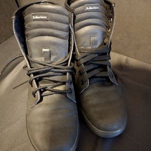 Dr. Marten AirWair (softwair) 8 eye combat boots